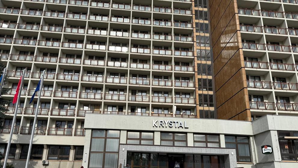 Policejní zásah u hotelu Krystal(2)