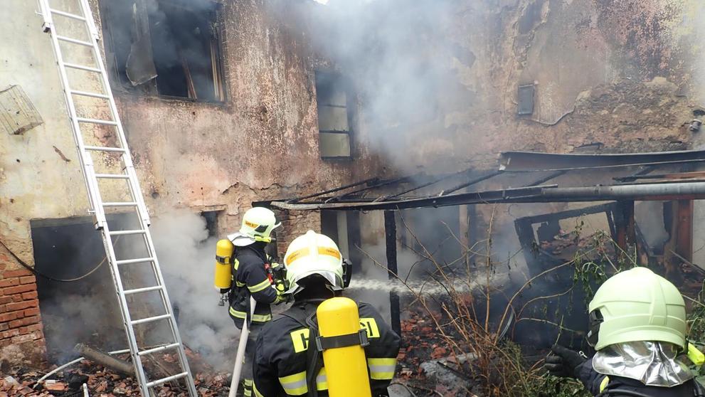Hasiči likvidovali požár domu na Kroměřížsku - 5