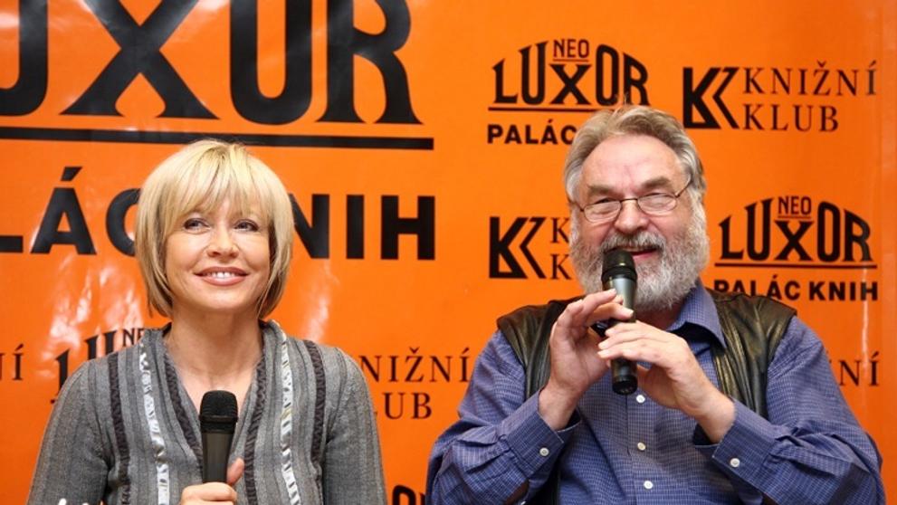 Herečka Jana Švandová při autogramiádě knihy Můj život s Králem.
