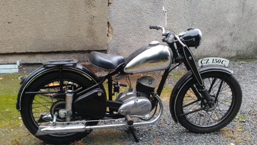 Pátrání po dvou motocyklech, vyrobených v letech 1946 a 1951 - 3