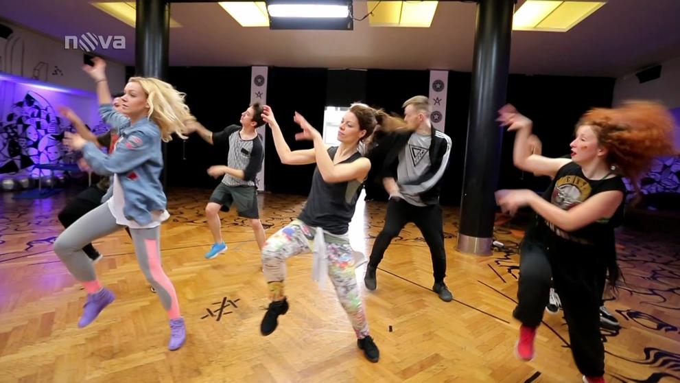 Tvoje tvář má známý hlas - Hana Holišová trénuje choreografii - 2