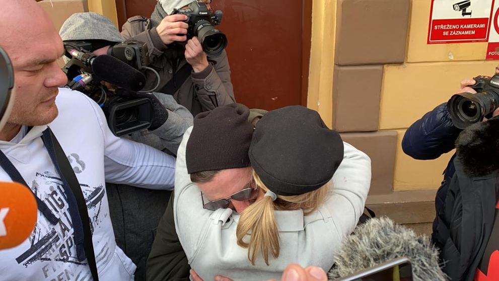 Velkou radost z propuštění Tomáše Řepky měla přítelkyně Kateřina Kristelová