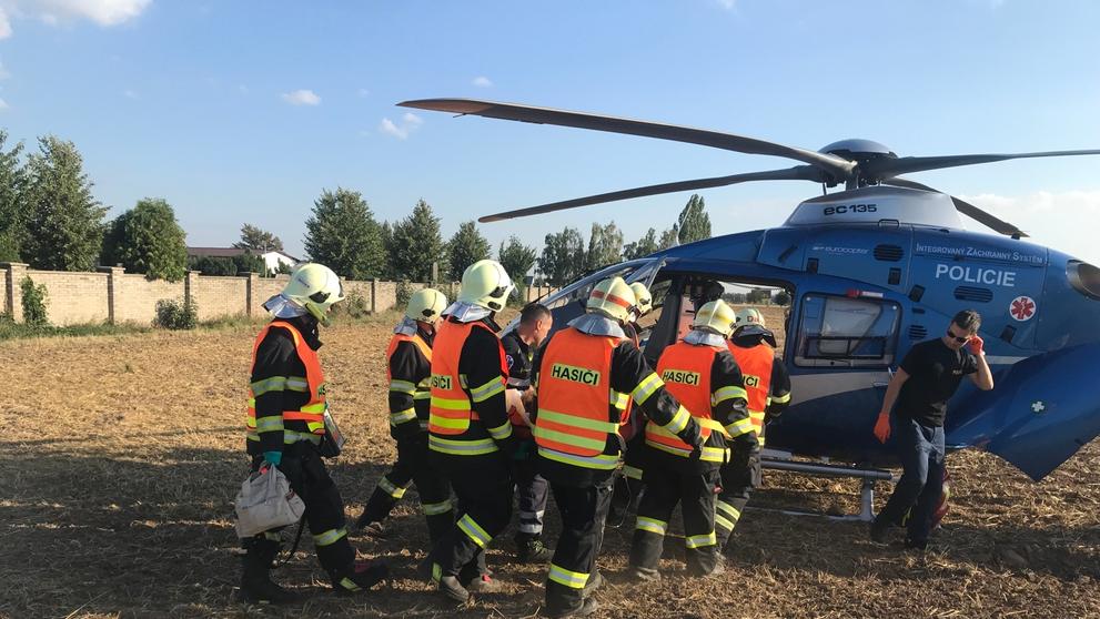 Při čelní srážce na Kolínsku se zranilo pět lidí - 17