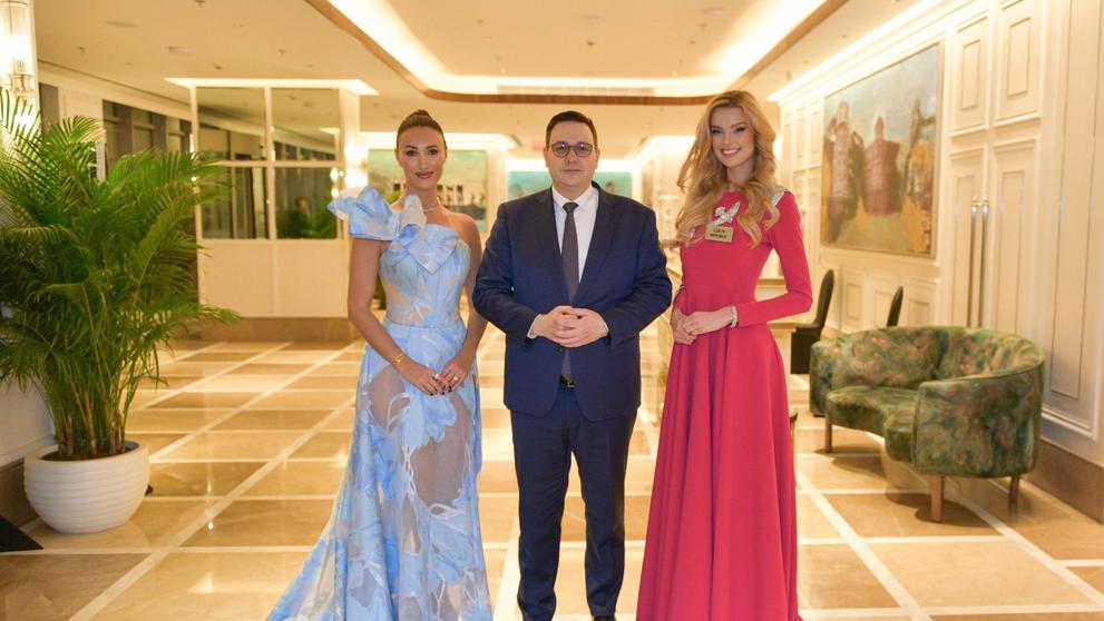 Jan Lipavský na Miss World v Bombaji (1)