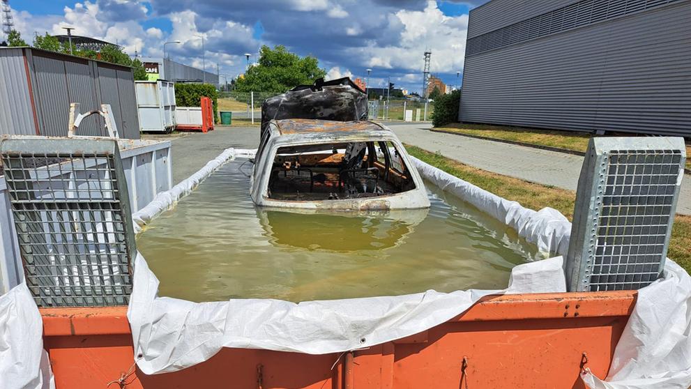 Požár elektromobilu na Plzeňsku (3)