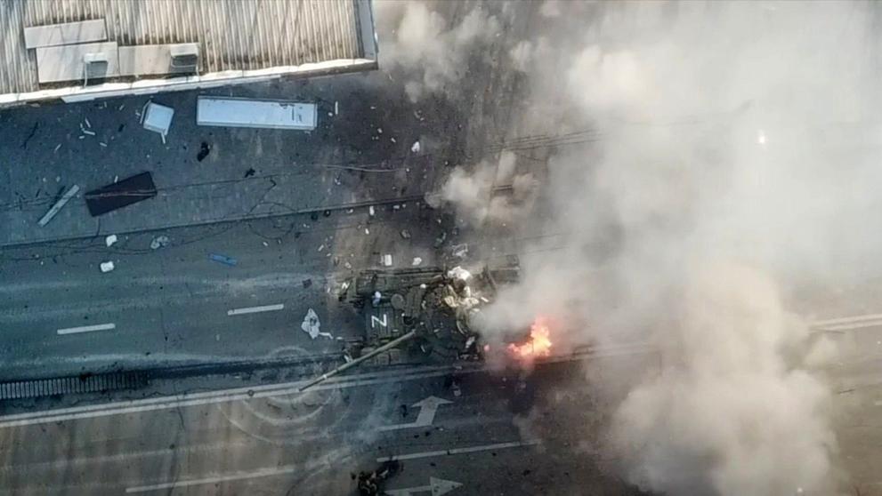 Tanky ruské armády zničeny při vstupu do obleženého města Mariupol