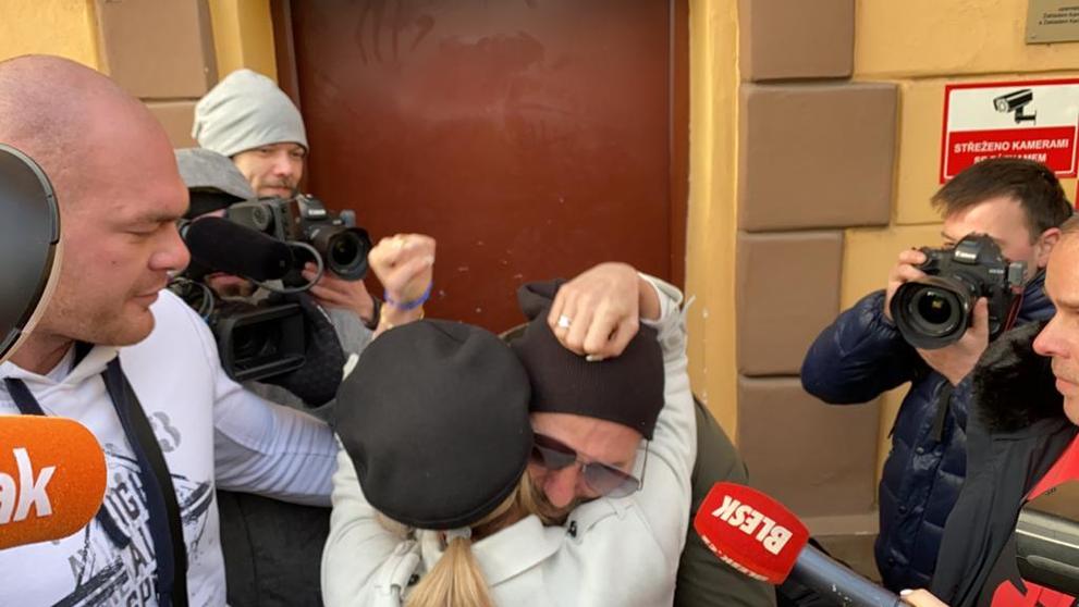 Dojaté přivítání přichystala přítelkyně Kateřina Kristelová Tomáši Řepkovi