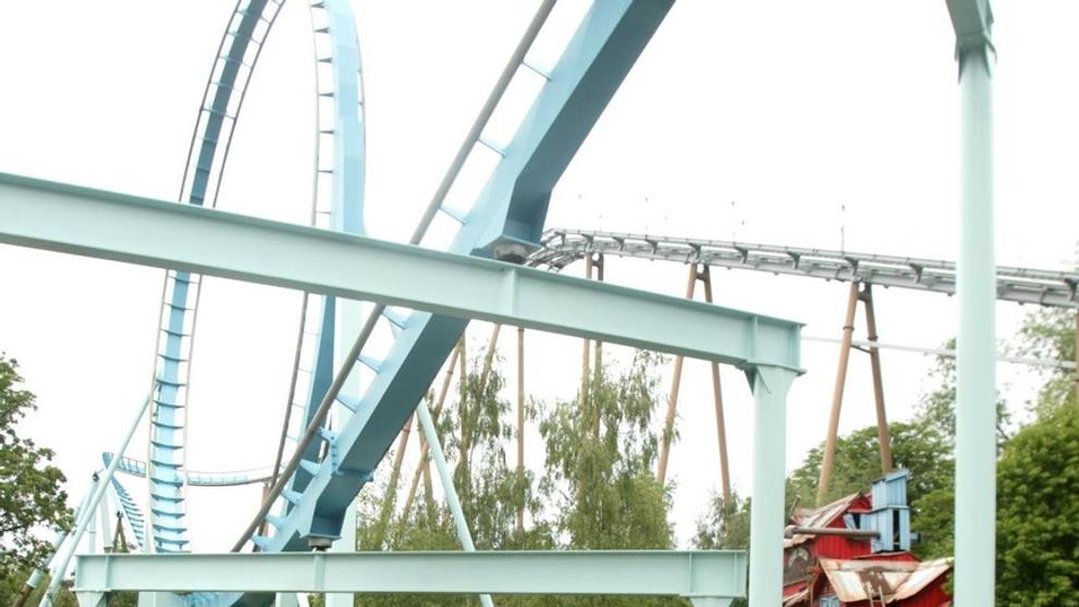 V zábavním parku Drayton Manor zemřela dívka, poté co spadle z atrakce do vody - 1