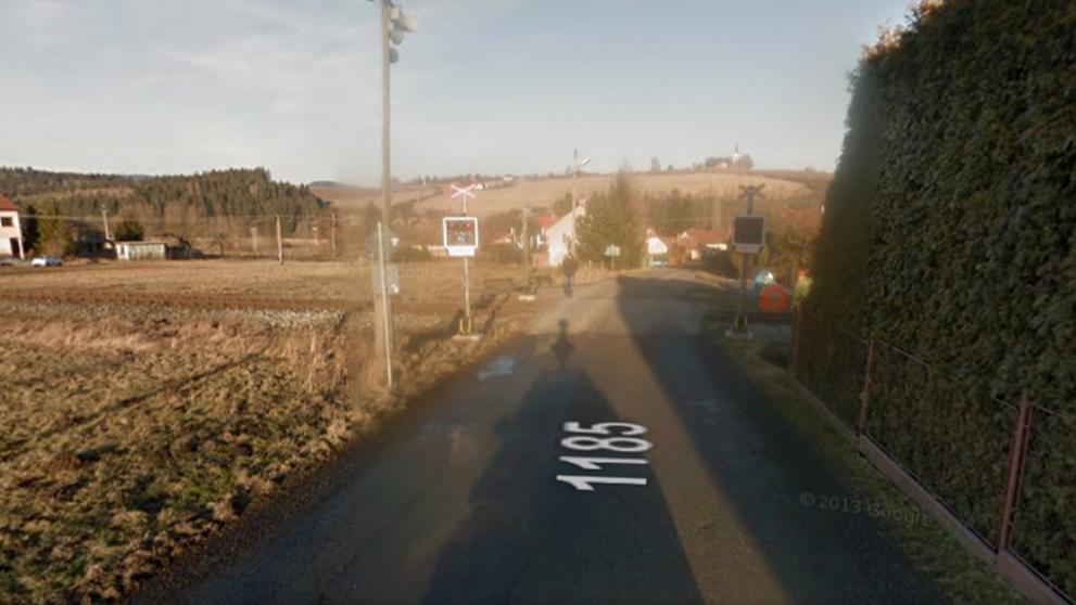 Nebezpečné přejezdy: P 544, Protivín - Zdice, Středočeský kraj - přejezd bez závor, ŘEŠENÍ: se závorami. DŮVOD: Přejezd v obci Bratkovice, po racionalizaci v roce 2009 PZM nahrazeno PZS, od té doby 3x MU vždy se smrtelnými následky