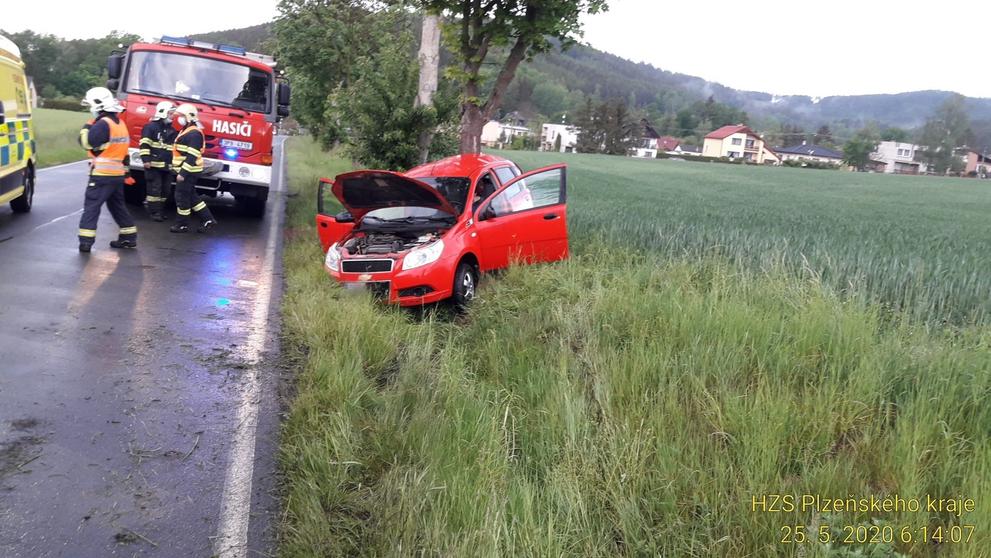 Ranní nehoda u Dobřívi na Rokycansku - 1