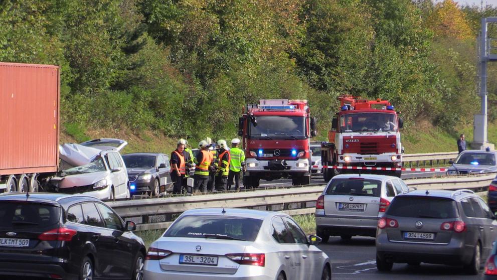 Smrtelná nehoda zavřela D1 na příjezdu do Prahy - 4
