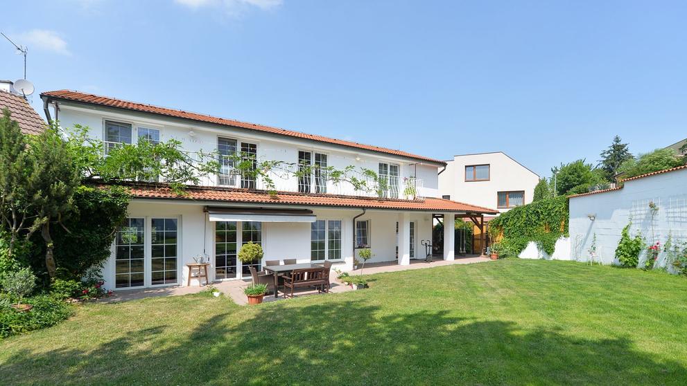 Pronájem domu v Suchdole - 1
