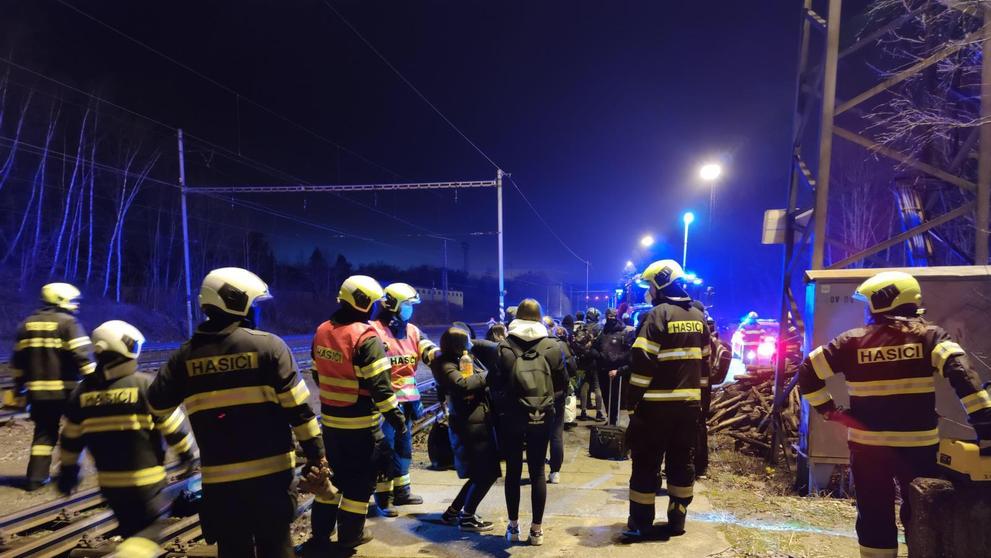 V Hluboké nad Vltavou vykolejil vlak - 2