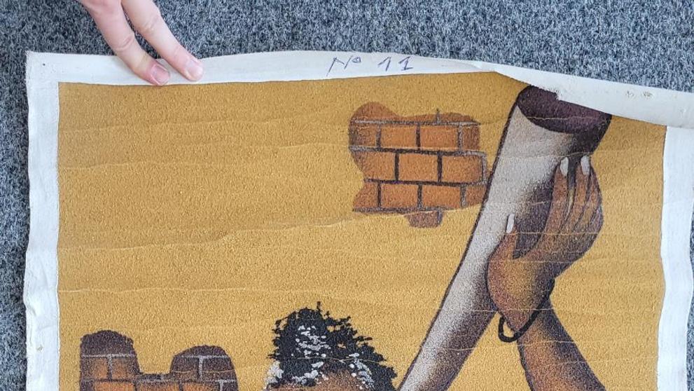 Pražští policisté hledají majitele afrických masek a obrazů - 33
