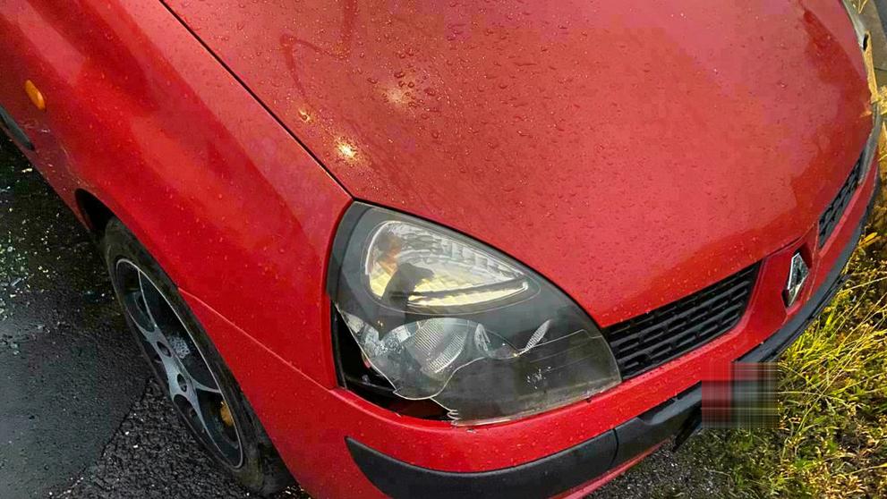 Muž na Sokolovsku poničil sekerou zaparkované vozidlo - 3