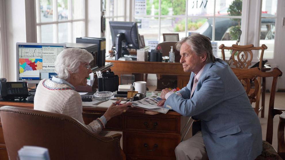 Frances Sternhagenová a Michael Douglas ve filmu Lepší teď než nikdy, 2014