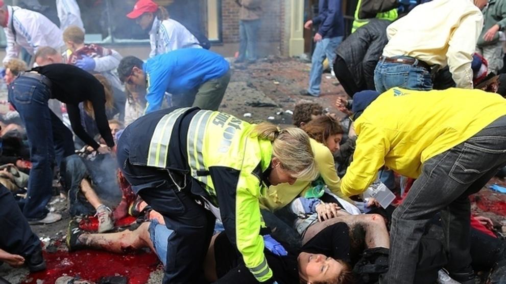 Výbuchy na maratonu v Bostonu krvavě zraňovaly - 15