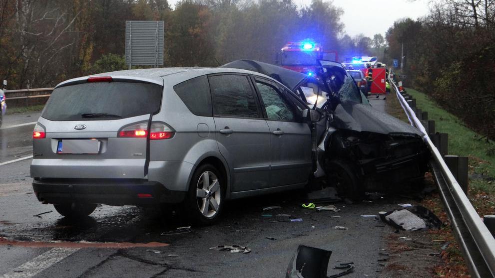 Na Benešovsku se srazila dvě auta - 5