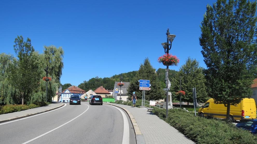 Řidička vjela na chodník a spadla do řeky - 3