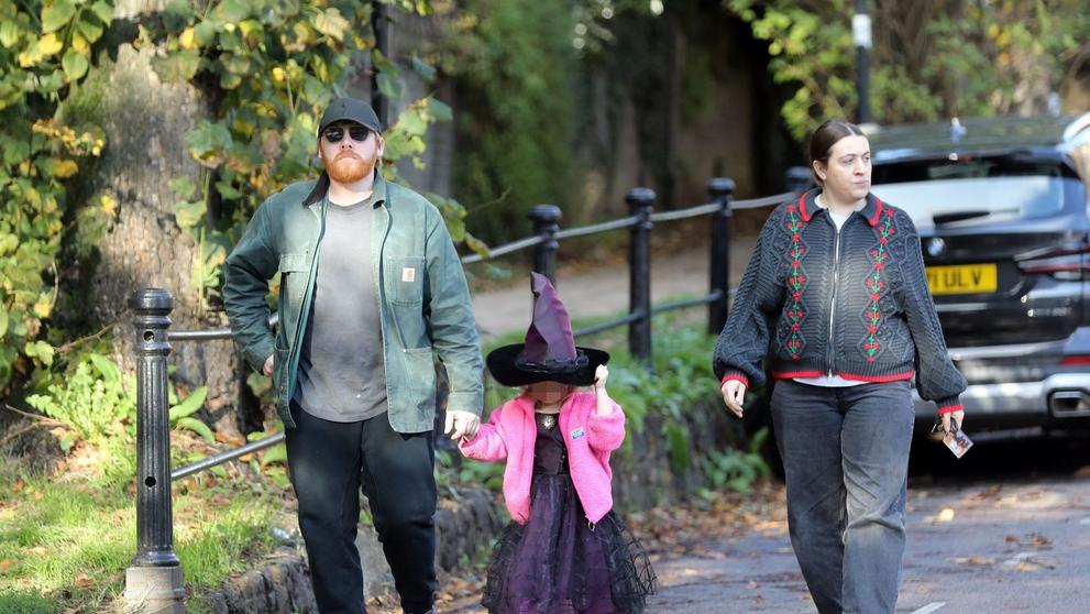 Rupert Grint s dcerou a partnerkou Georgiou Groomeovou, 23. 10 2024