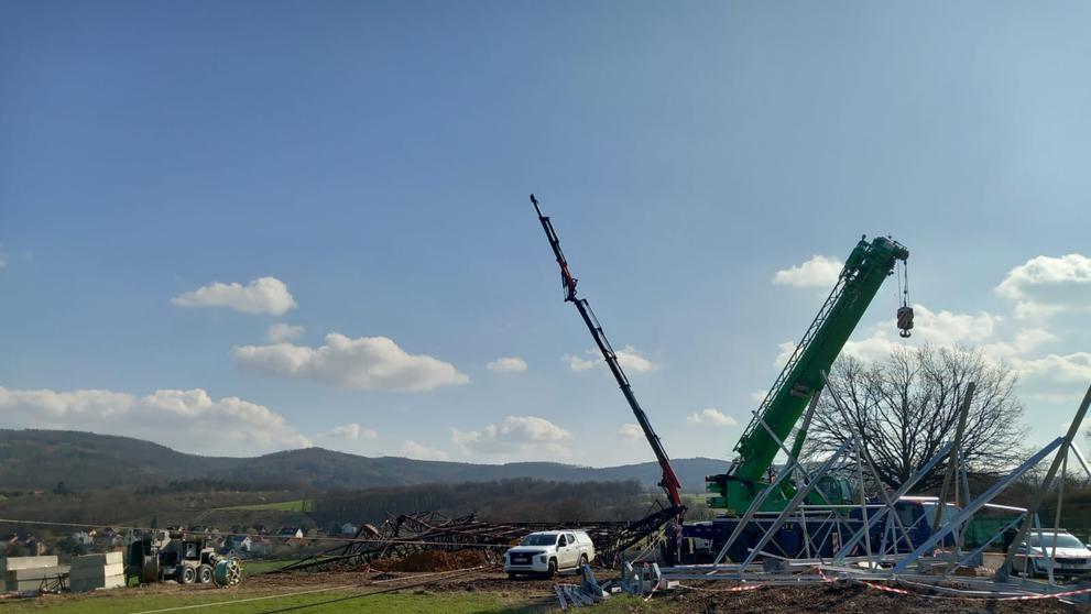 Řevnice Středočeský kraj pád elektrického sloupu (1)