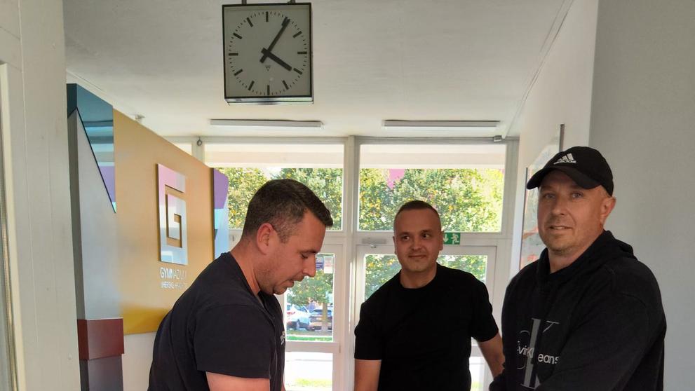 Návštěva srnce na gymnáziu