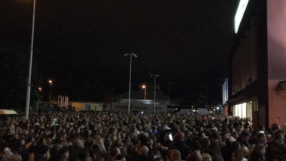 Jason Derulo po zrušeném koncertě vystoupil na balkónu Tipsport arény - 1