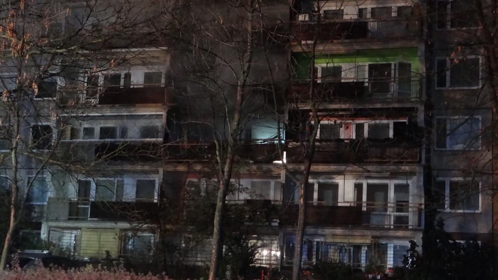 U požáru s náročnou evakuací zasahovalo pět hasičských jednotek