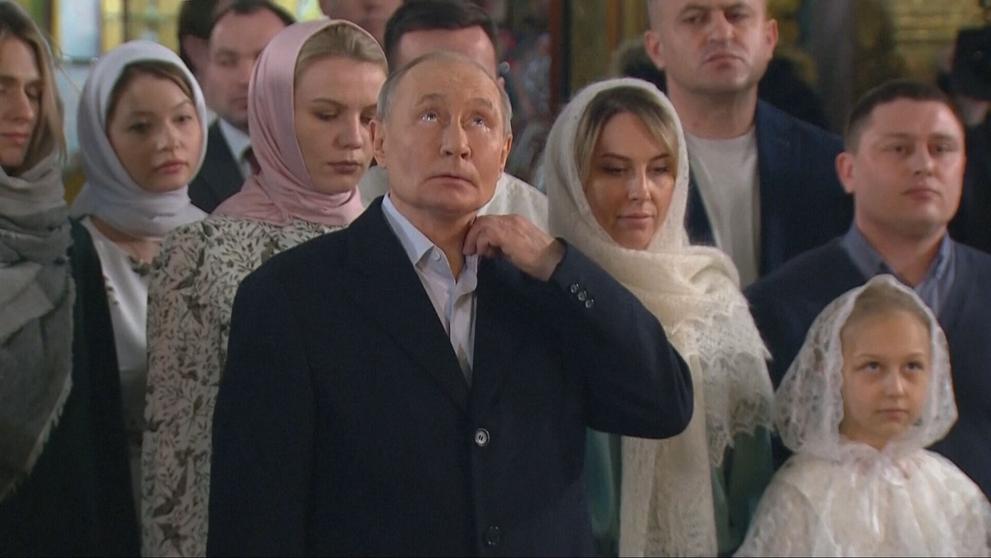 Putin na bohoslužbě působil nervózně. Západ chce udusit Rusko, řekl patriarcha