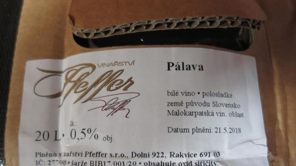 Nevyhovující vína - Pálava, bílé víno polosladké - Vinařství Pfeffer s.r.o.