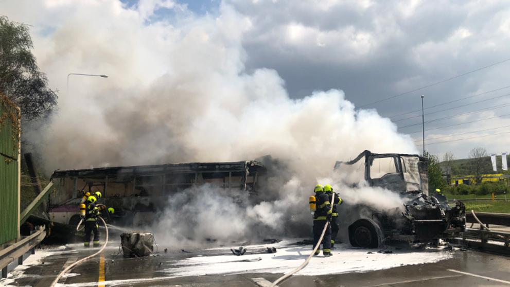 Nehoda autobusu a tahače - 1