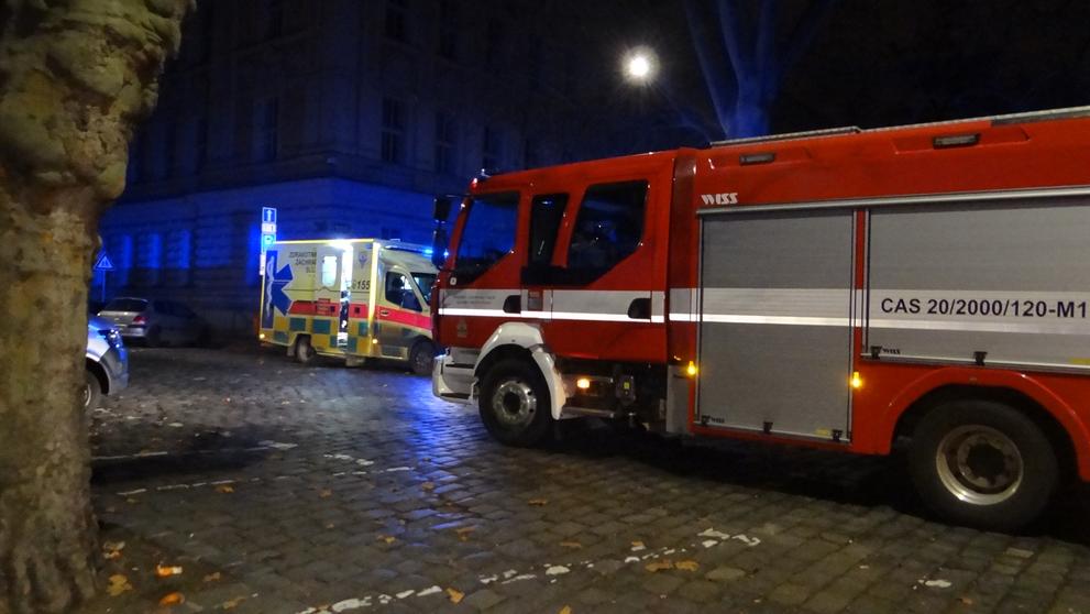 Z bytu vycházel dým, policie má podezření na varnu drog - 4