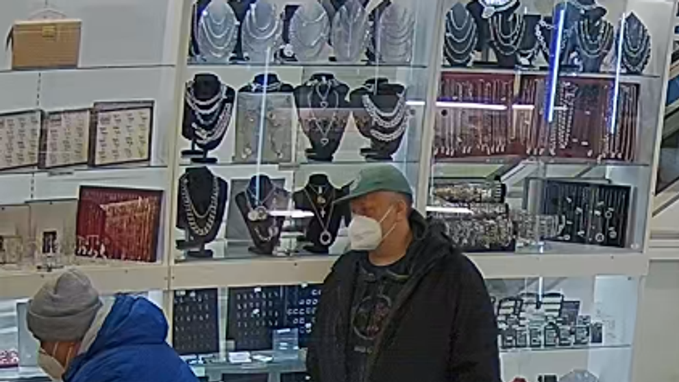 Krádež ve zlatnictví v obchodním domě Prior ve Strakonicích (3)