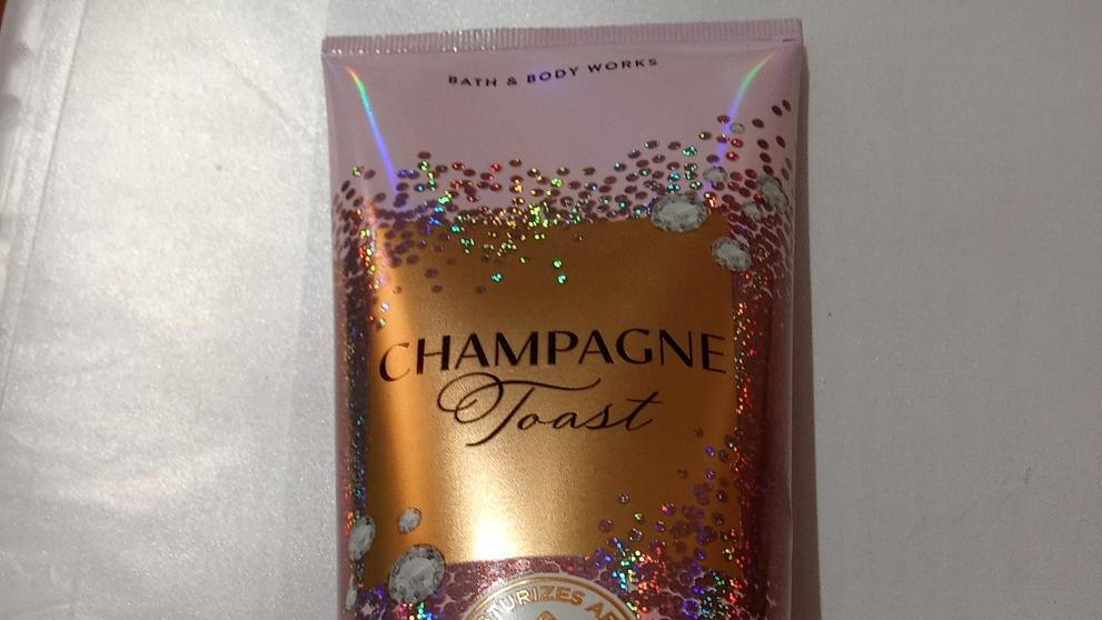 CHAMPAGNE TOAST MOISTURIZING BODY WASH