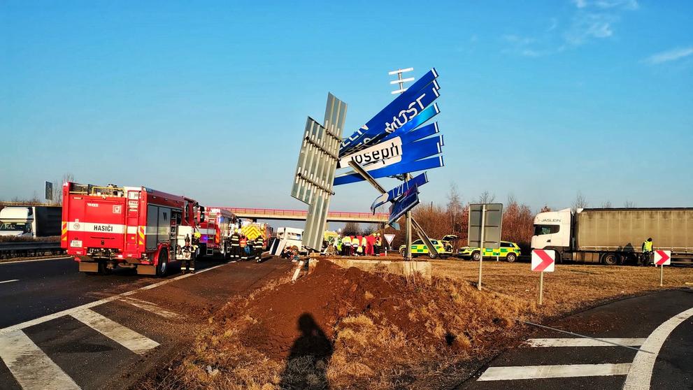 Dopravní nehoda na D7 (1)