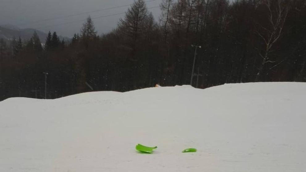 Nepořádek na sjezdovce ve sportovním areálu Klíny - 1
