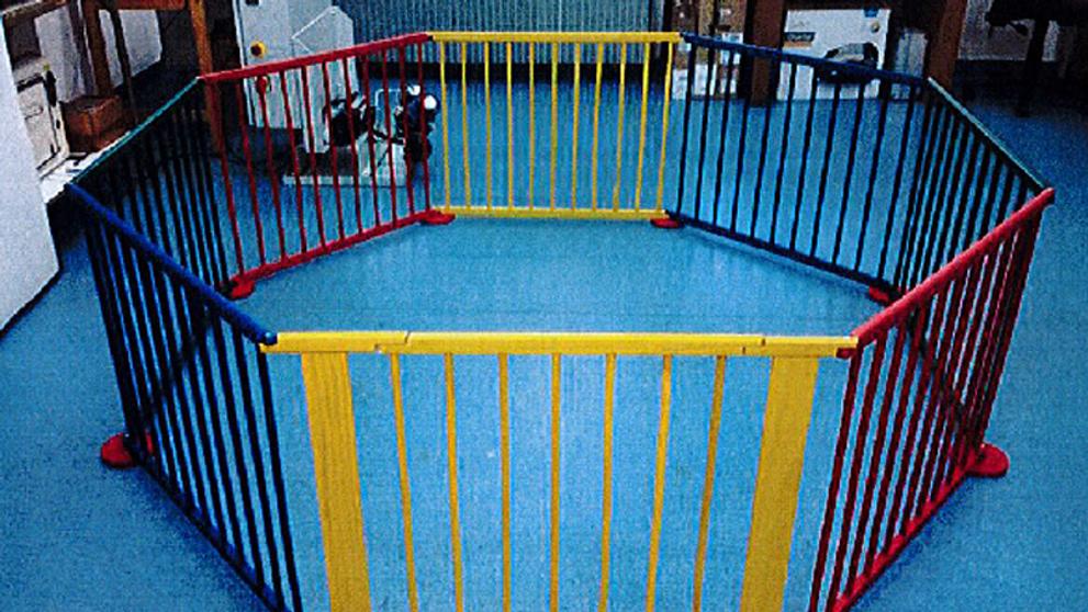 Nebezpečné hračky - OHRÁDKA BABY MAXI