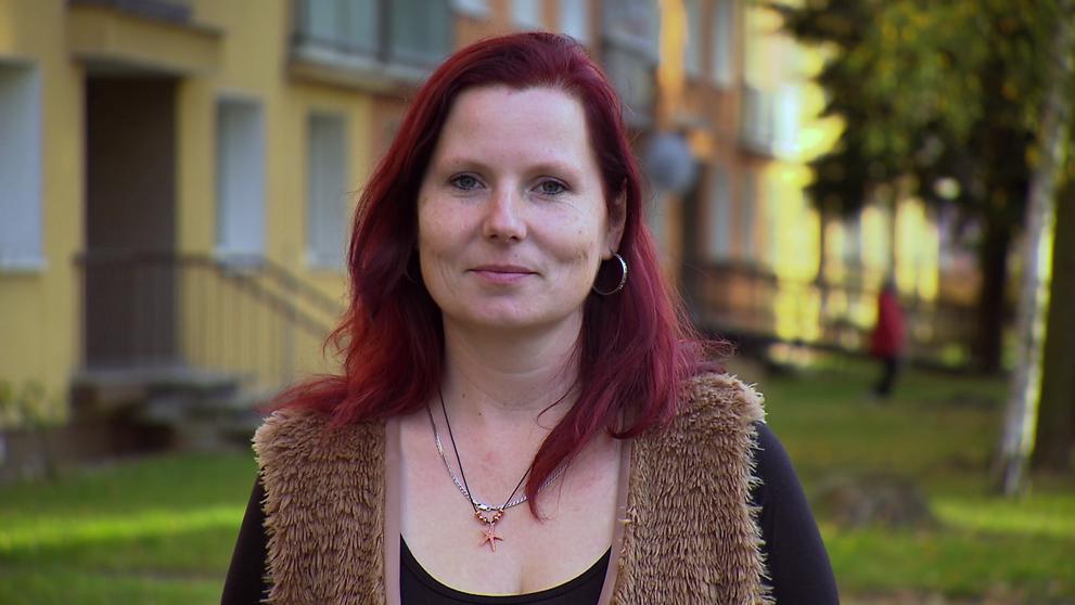 Výměna manželek: Bačkory lepí izolepou k noze! - 2