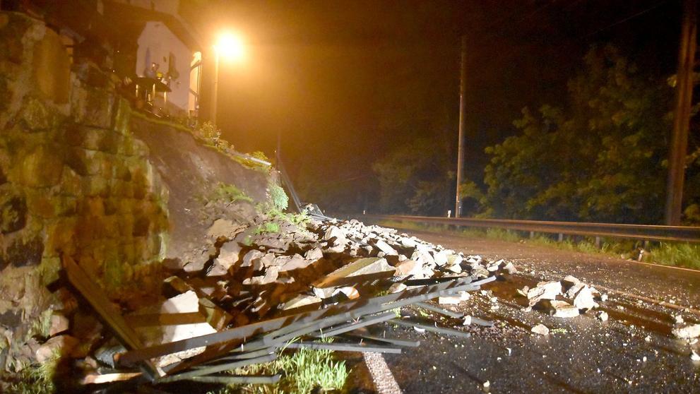 Na Sokolovsku se sesunula opěrná zeď pod rodinným domem - 6