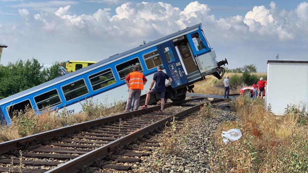 Srážka vlaku s dodávkou na Rakovnicku - 10