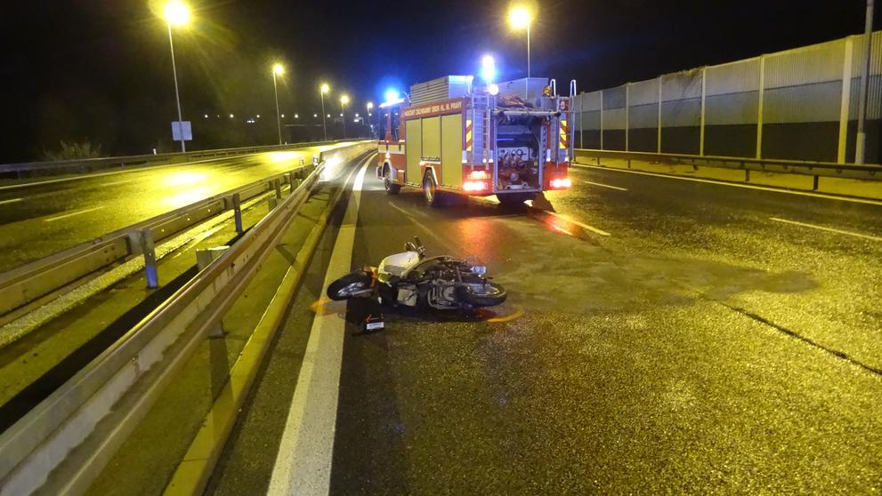 Hasiči zajistili malý motocykl proti požáru