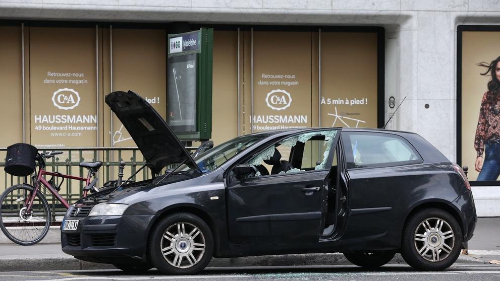 Jedna z nejznámějších ulic v Paříži byla uzavřena kvůli možnému bombovému výbuchu - 3