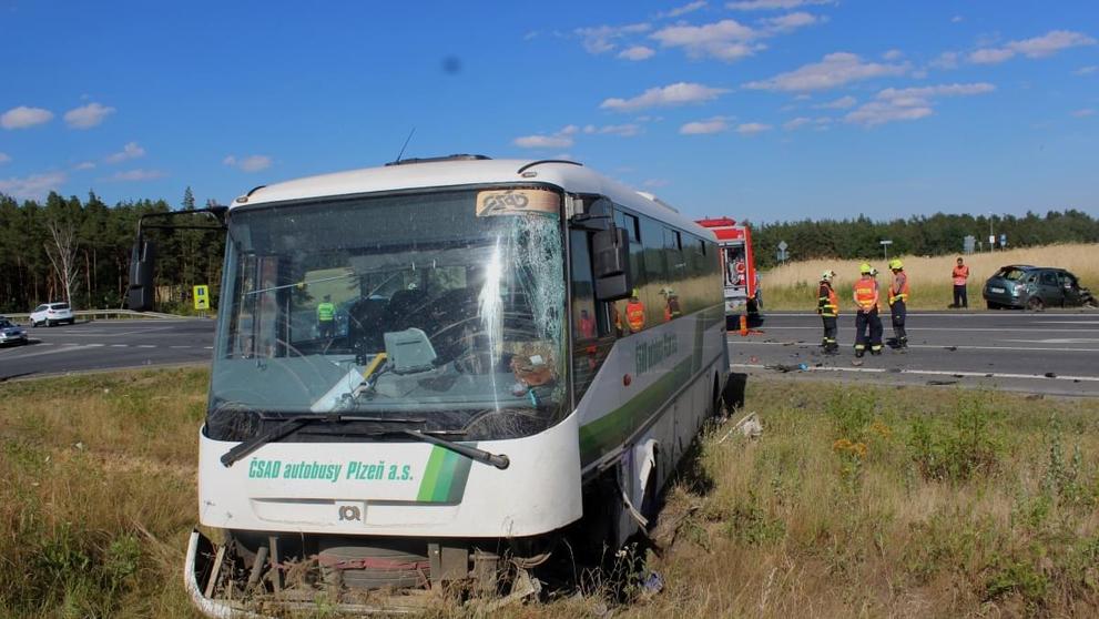 Srážka autobusu s autem na Plzeňsku - 6