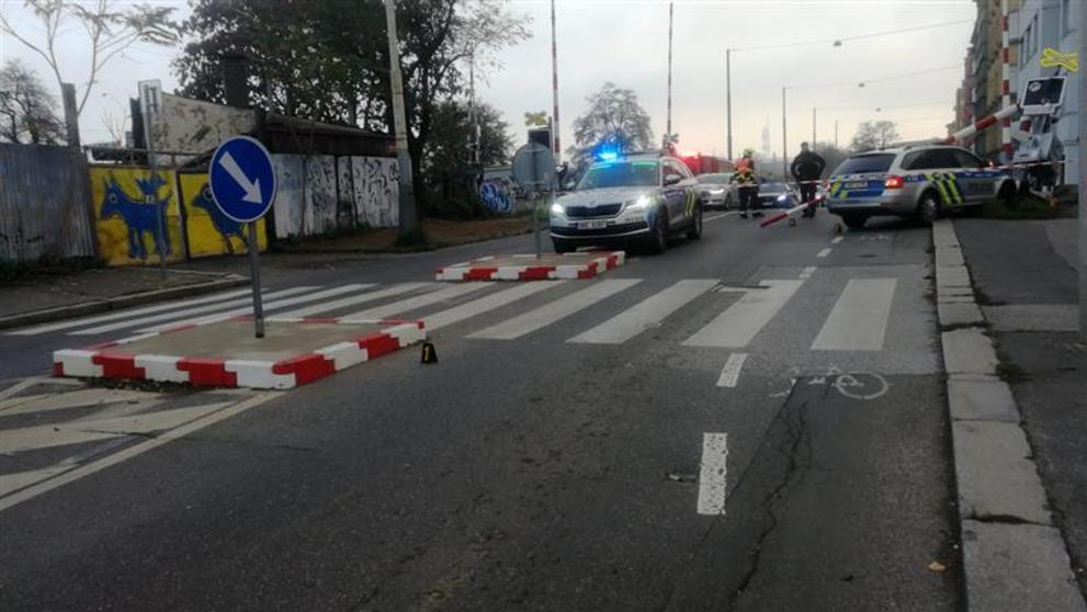 Nehoda policistů v Bubenské ulici