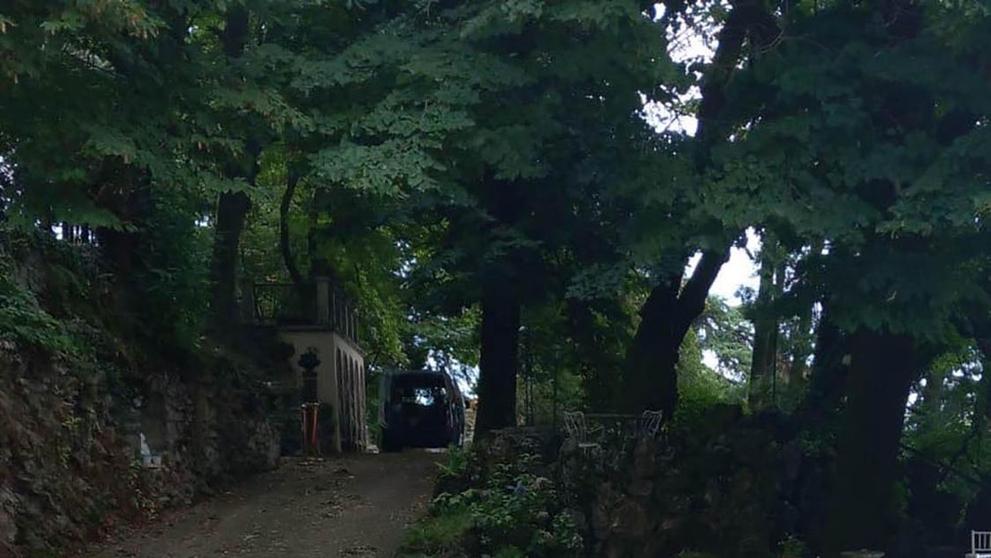 Zničená socha umělce Enrica Buttiho (3)