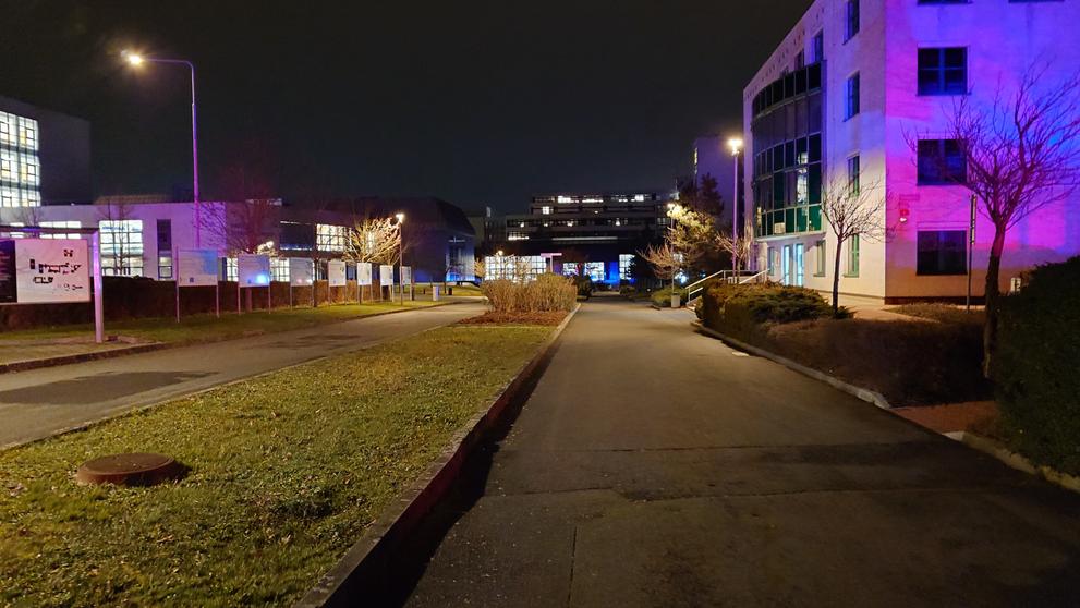 Policejní zásah v areálu Západočeské univerzity v Plzni