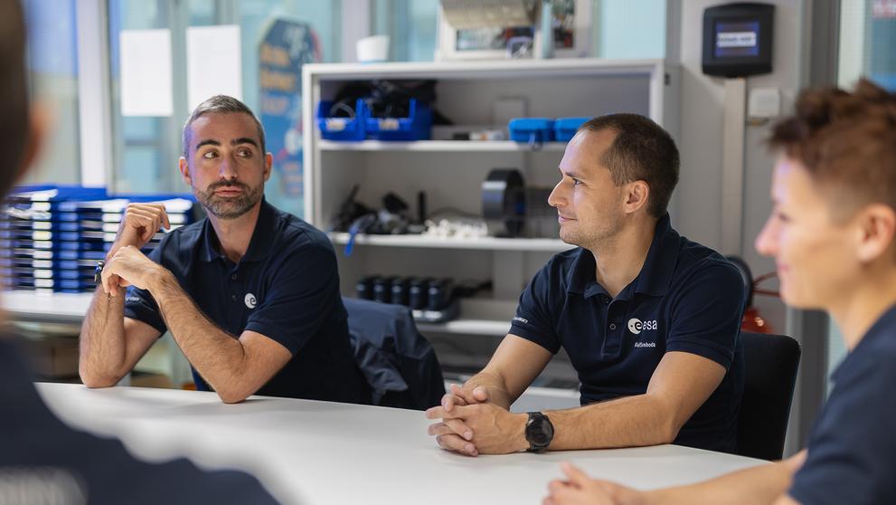 Český astronaut Aleš Svoboda zahajuje první fázi svého kosmického výcviku (7)