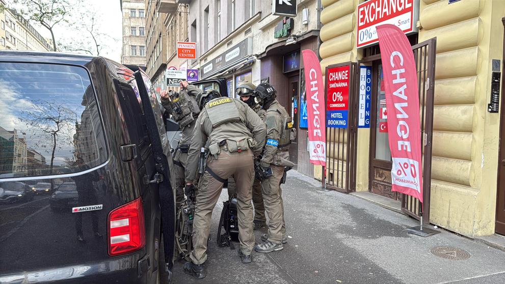 Zásah policie v Ječné ulici (10)