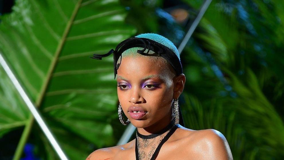 Modelka porodila těsně po přehlídce - 1