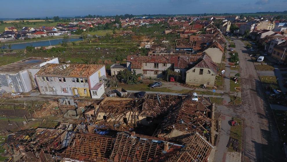 Škody napáchané tornádem na Jižní Moravě - 8
